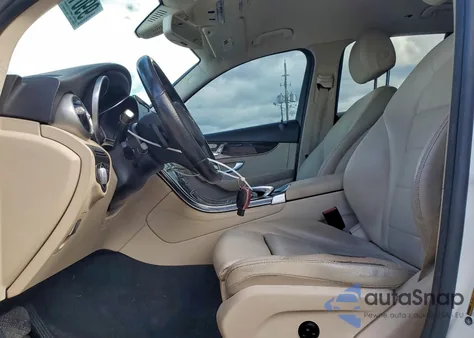 2016 Mercedes-Benz Glc 300 z USA, uszkodzony, nr VIN WDC0G4JB2GF096346